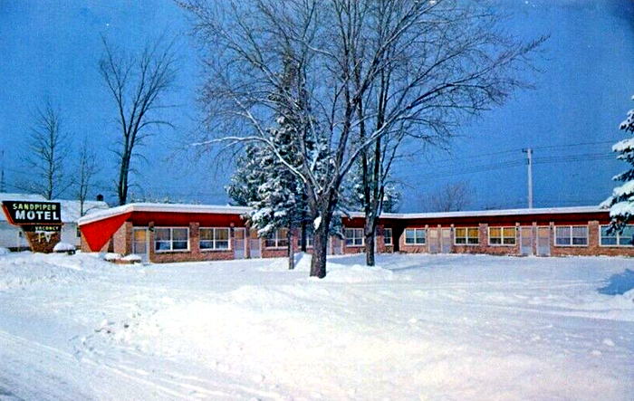 Classic Motor Inn (Sandpiper Motel) - Old Postcard